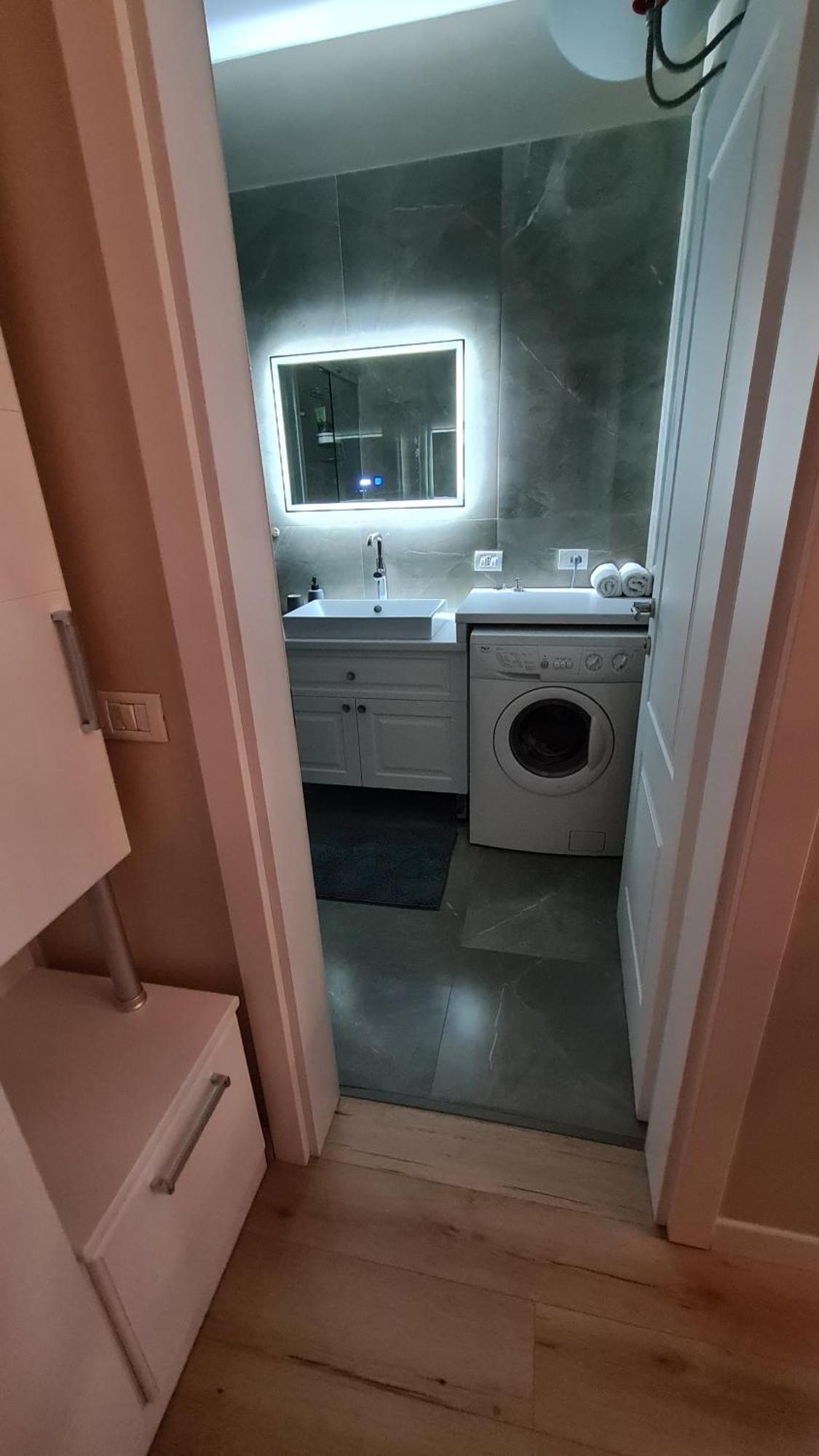 Family-Friendly Apt At 21 Dhjetori W/Self Check-In ティラナ エクステリア 写真